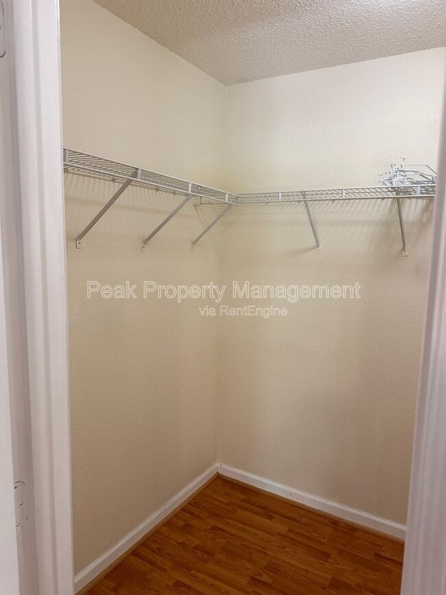 Building Photo - 9411 Links Ln