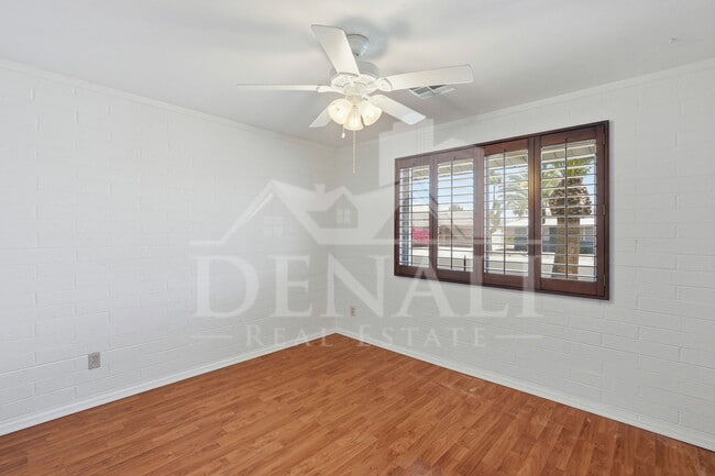 Building Photo - 10747 W Hope Dr