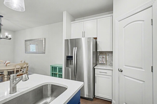 Building Photo - 3 BED 2.5 BATH TOWNHOME ON THE WEST SIDE OF LEBANON!