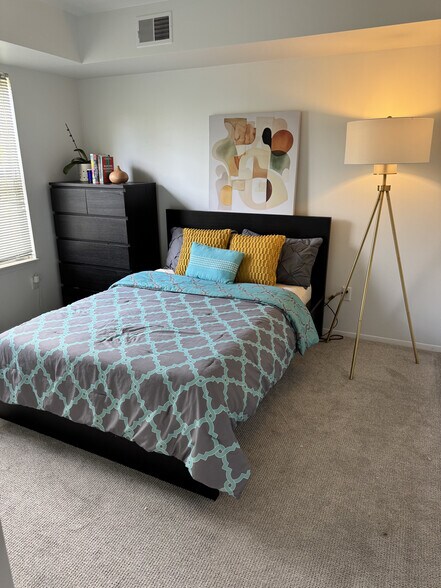 Building Photo - 2205 S Huron Pky