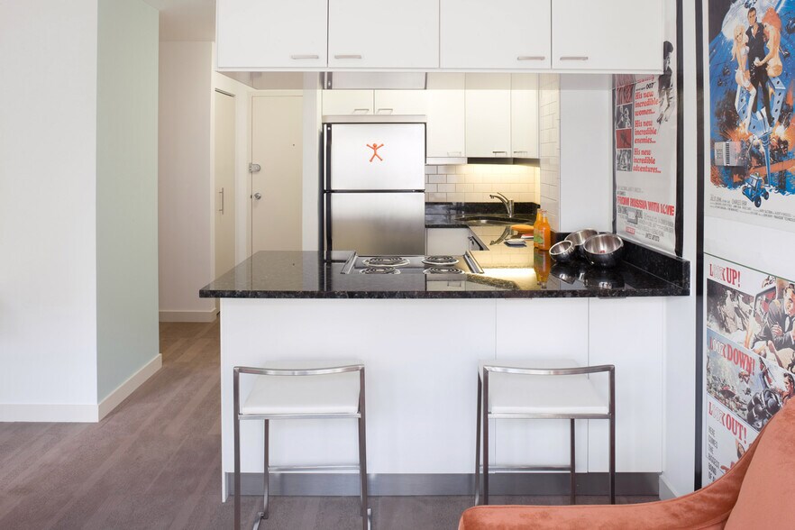 Algonquin Apartments 1606 E Hyde Park Blvd Chicago IL 60615