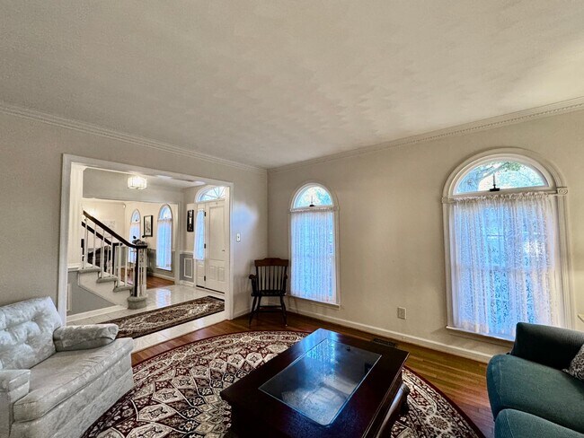 Building Photo - Fabulous 4-Bedroom Home w/2-Car Attached Garage! Dog Friendly - Screened Porch!