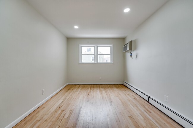 Building Photo - 263 Palisade Ave