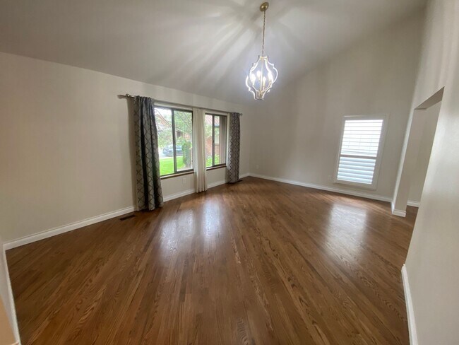 Building Photo - Great Home in the Highlands 360