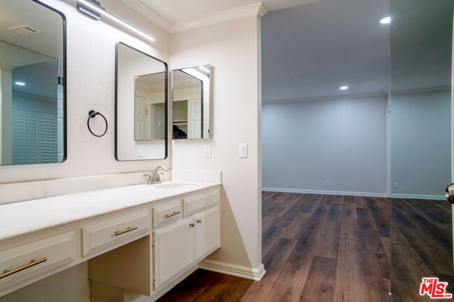 Building Photo - 233 Longfellow St