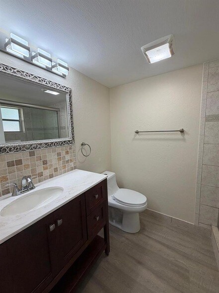 Building Photo - 8443 Royal Palm Blvd