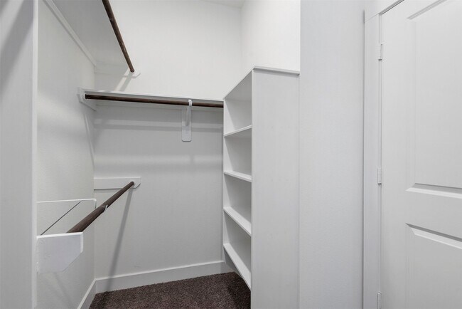 Building Photo - 906 Golden Willow Ln