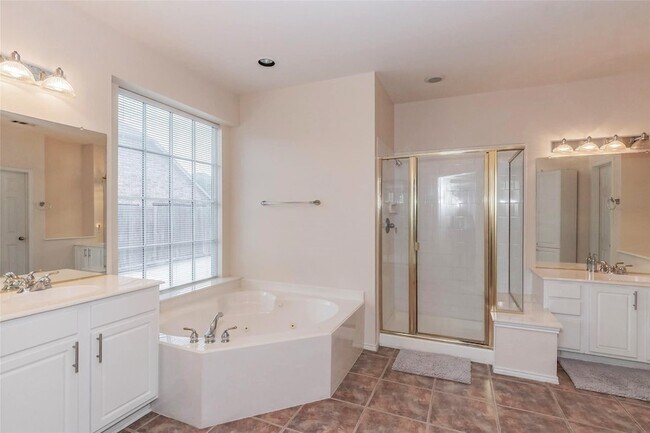 Building Photo - 3009 St Lynda Dr
