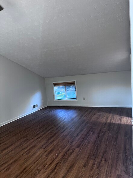 Building Photo - 2288 Paces Ferry Rd SE