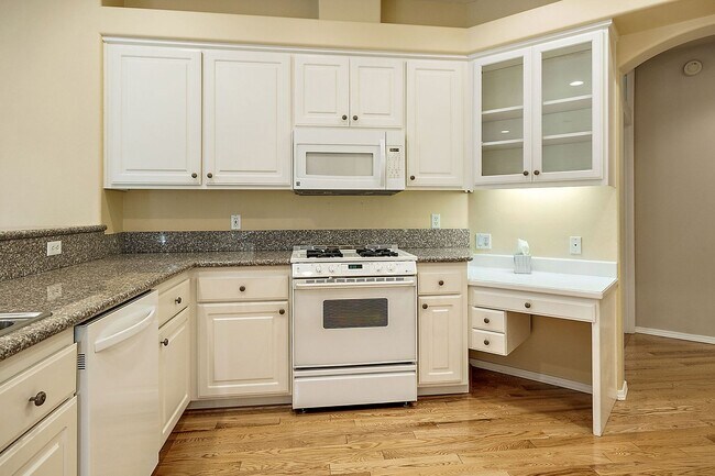 Building Photo - Alder Creek Estates Home available**Gated Community**Minutes from Rogue Regional Medical Center o...