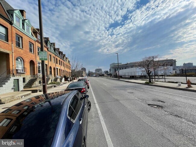 Building Photo - 1619 St Paul St