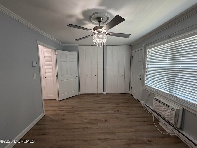 Building Photo - 533E Dartmoor Ct