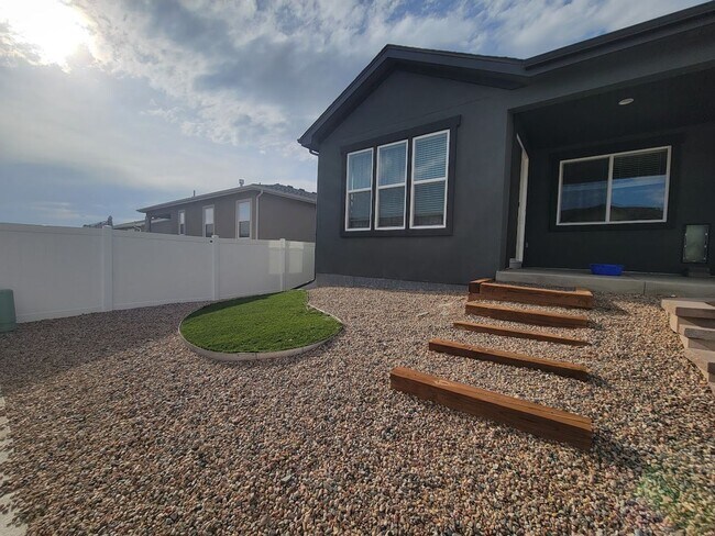 Building Photo - ALL PROSPECTIVE TENANTS MUST SUBMIT A $58 NON-REFUNDABLE APPLICATION FEE PER APPLICANT ONLINE AND...