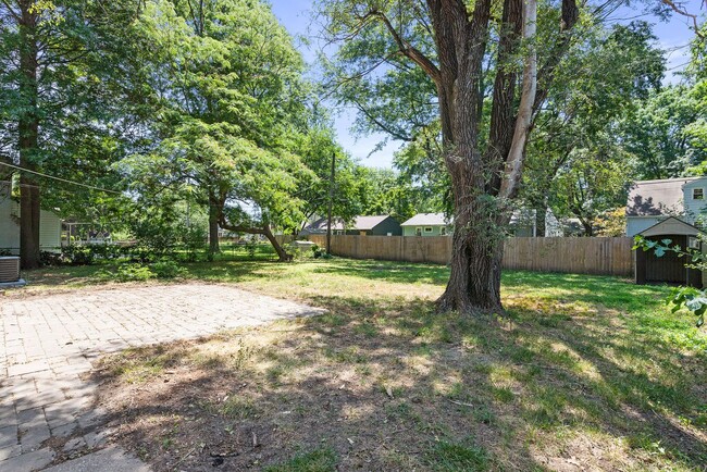 Building Photo - Awesome Renovated OP House