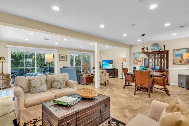 Building Photo - 2852 Gulf Gate Dr