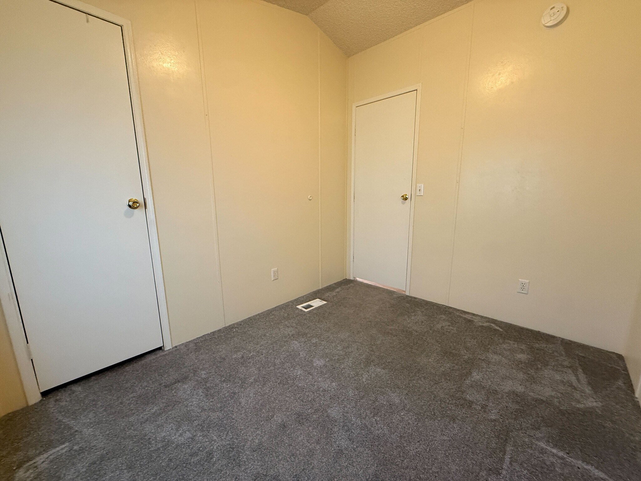 Building Photo - 3601 E Wyoming Ave