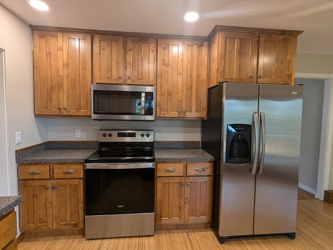 Building Photo - 2302 Garland Dr
