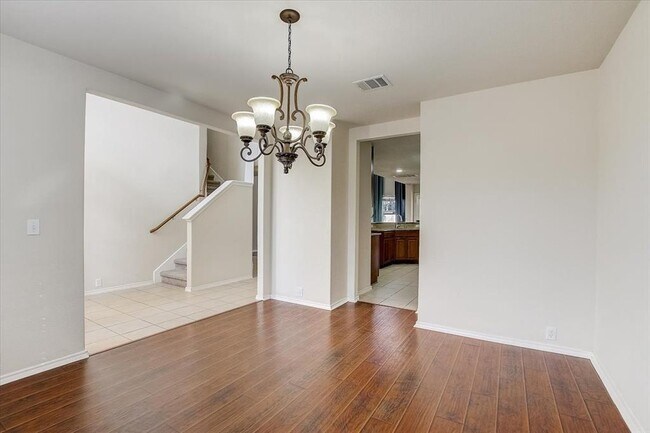 Building Photo - 537 Golden Creek Dr