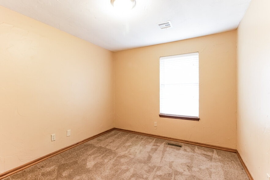 Building Photo - 10301 Birkenhead Rd
