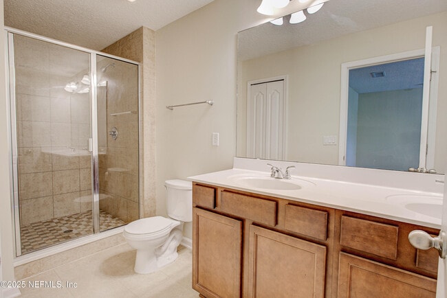 Building Photo - 417 Oasis Ln