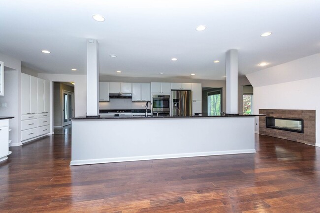 Building Photo - SOPHISTICATED COMFORT in HISTORIC FRANKLIN