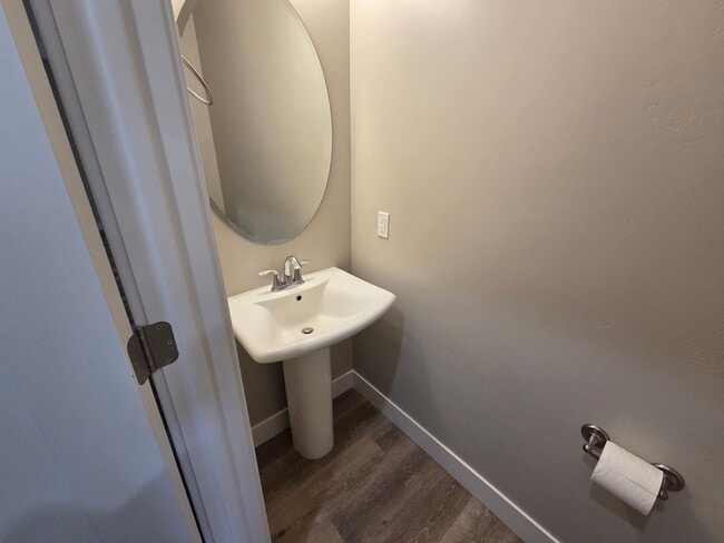 Building Photo - Like-New 3 Bed / 2.5 Bath Townhome in Prime Cedar City Location – Act Fast!