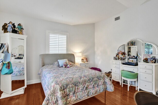 Building Photo - 1534 Palancia Ave
