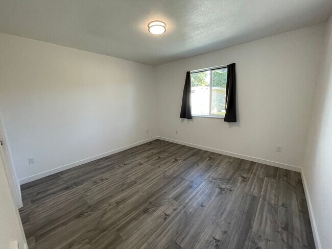 Building Photo - Brand new Apartment in Riddle
