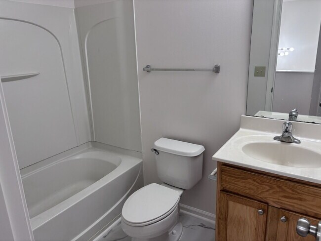 Building Photo - 8024 River Gold Ln