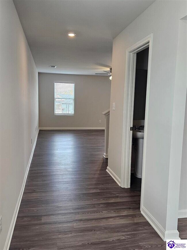 Building Photo - 601 Ashwood Ave