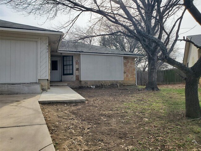 Building Photo - 907 Fairway Green Cove