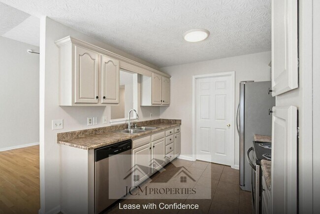 Building Photo - 700 Cottonwood Dr