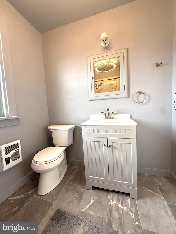 Building Photo - 295 E Main St