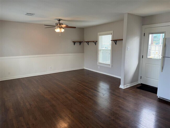 Building Photo - 6017 Sheridan Ave