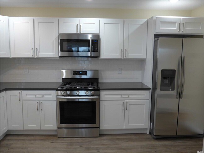 Primary Photo - 530 W Park Ave