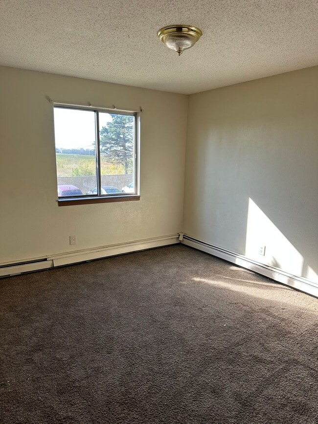 Building Photo - Three Bedroom
