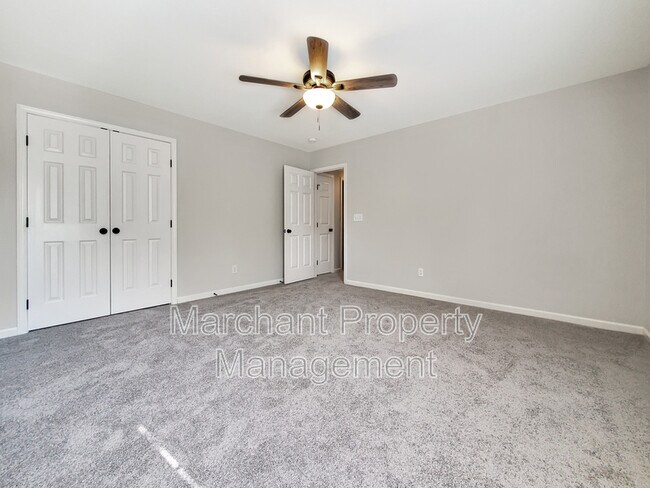 Building Photo - 15 Silverthorn Ct