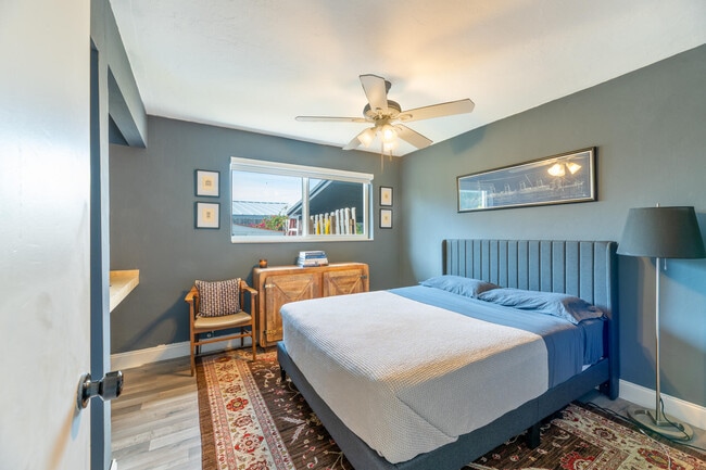 Building Photo - 5840 NE 1st Terrace