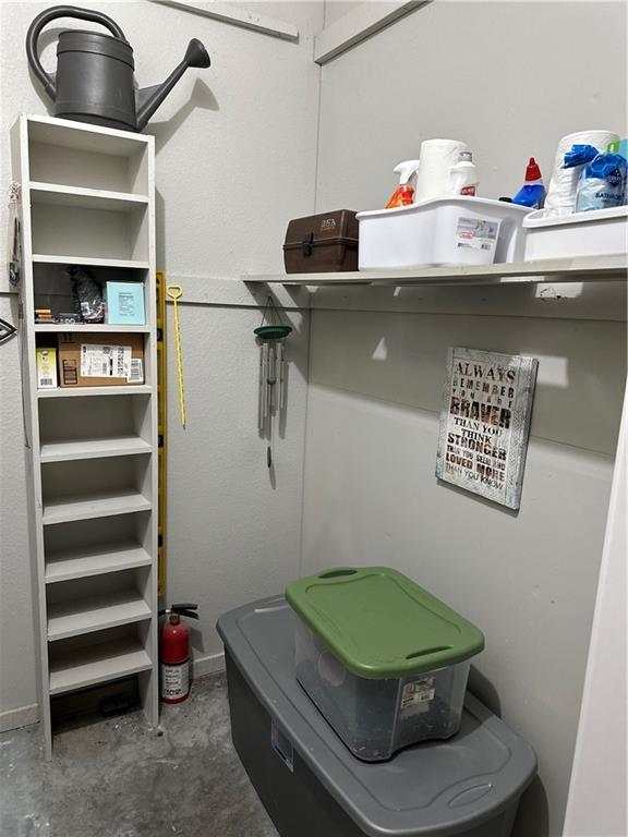 Building Photo - 9 E Elvendon Dr