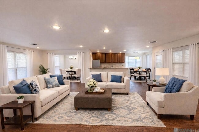 Building Photo - 12360 Warwick Ave