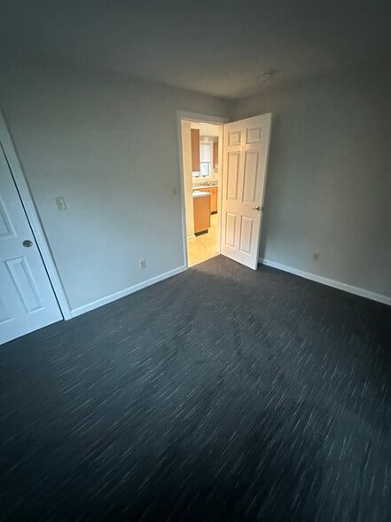 Building Photo - 846 Main St