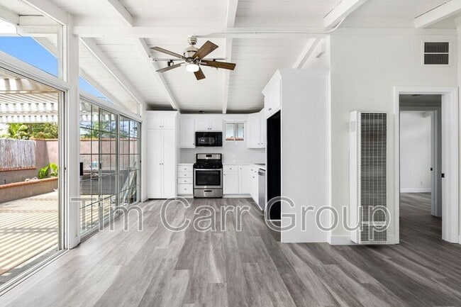 Building Photo - 316 E 21st St