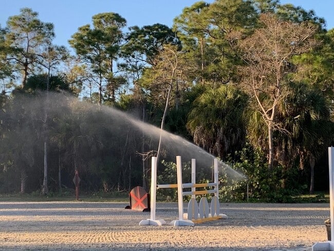 Building Photo - 1711 Stallion Dr