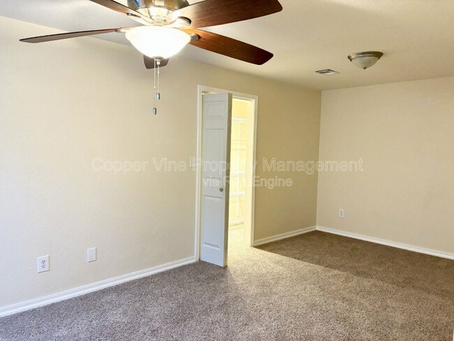 Building Photo - 930 Button Rock Dr