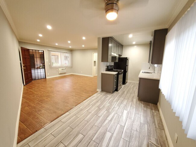 Building Photo - 3130 Durango Ave