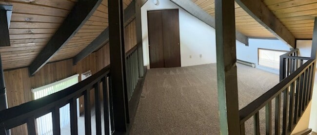 Interior Photo - 2090