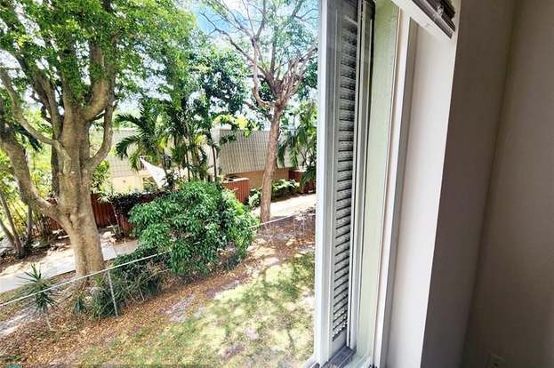 Building Photo - 1638 Embassy Dr