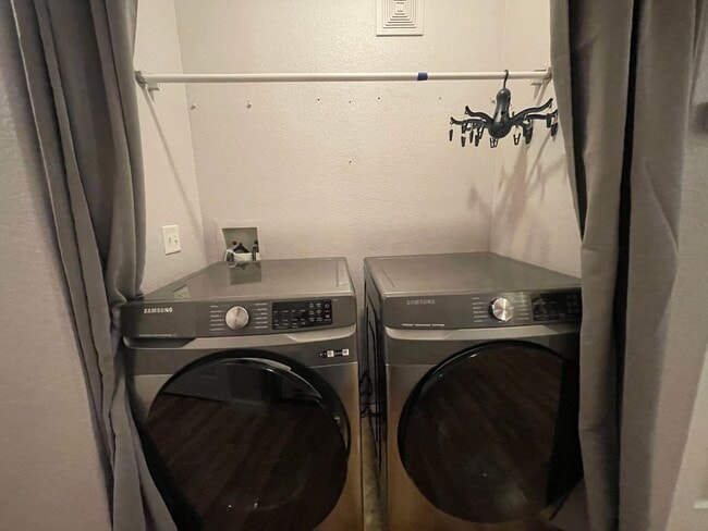 Building Photo - $0 DEPOSIT OPTION! LUXURIOUS 3BED/2BATH CONDO WITH MODERN UPGRADES