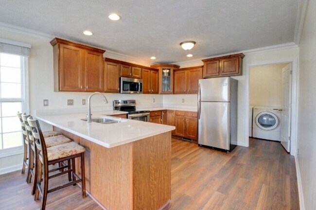 Building Photo - 3 Bedroom 2.5 Bathroom Home w/ Bonus Room!