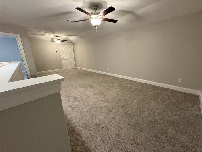 Building Photo - LUXURY TOWNHOME  IN THE CENTER OF MANCHESTER!